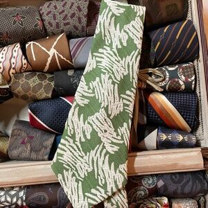 Green and White 1970s Neck Tie